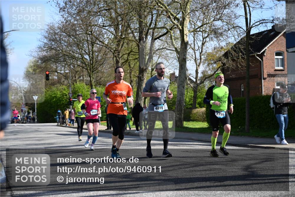 12.04.2026 - 45. Internationalen Wilhelmsburger Insellauf J. Mangold http://msf.ph/oto/9460911 12.04.2026 10:44:28 Ziel 3662, 2911, 4934, 2940, 4815, 4758, 5009, 4906, 5805, 2920, 3173, 2190, 4914, 5341, 5435, 5563, 2075, 5563, 2075, 2810, 3408, 4739, 3416, 2899, 4785 meine-sportfotos.de