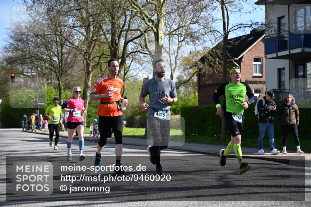 12.04.2026 - 45. Internationalen Wilhelmsburger Insellauf J. Mangold http://msf.ph/oto/9460920 12.04.2026 10:44:29 Ziel 3662, 2911, 4934, 2940, 4815, 4758, 5009, 4906, 5805, 2920, 2920, 3173, 2190, 4914, 5341, 5435, 5563, 2075, 2810, 3408, 4739, 3416, 2899, 4785 meine-sportfotos.de