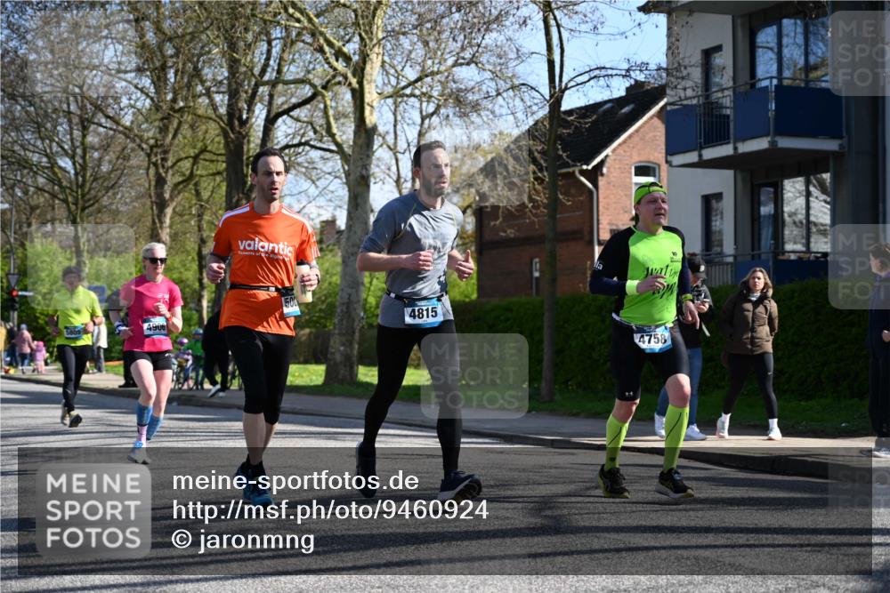 12.04.2026 - 45. Internationalen Wilhelmsburger Insellauf J. Mangold http://msf.ph/oto/9460924 12.04.2026 10:44:29 Ziel 3662, 2911, 4934, 2940, 4815, 4758, 5009, 4906, 5805, 2920, 2920, 3173, 2190, 4914, 5341, 5435, 5563, 2075, 2810, 3408, 4739, 3416, 2899, 4785 meine-sportfotos.de