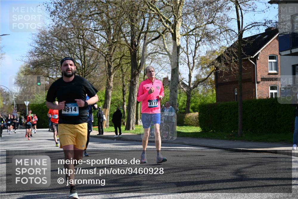 12.04.2026 - 45. Internationalen Wilhelmsburger Insellauf J. Mangold http://msf.ph/oto/9460928 12.04.2026 10:44:44 Ziel 4906, 5805, 2920, 3173, 2190, 4914, 5341, 5435, 5563, 2075, 2810, 3408, 4739, 4739, 3416, 2899, 4785, 3566, 5037, 5046, 5037, 5046, 3747, 3054, 2376, 2300, 3334, 4958, 3500 meine-sportfotos.de