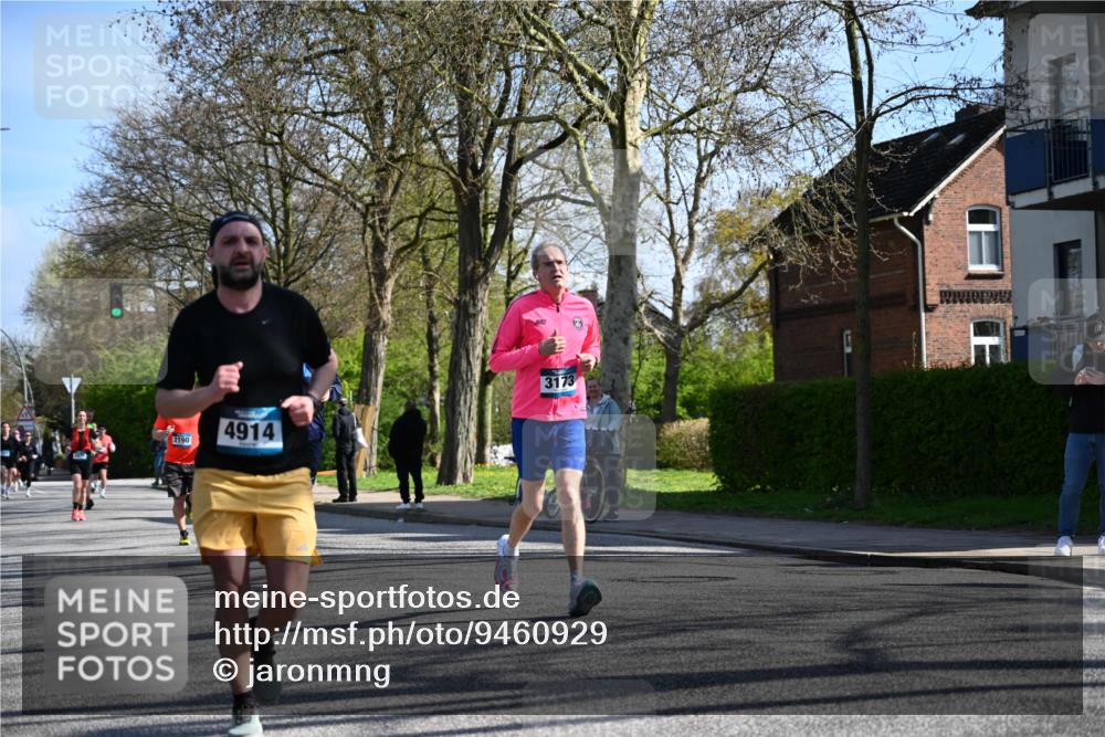 12.04.2026 - 45. Internationalen Wilhelmsburger Insellauf J. Mangold http://msf.ph/oto/9460929 12.04.2026 10:44:44 Ziel 4906, 5805, 2920, 3173, 2190, 4914, 5341, 5435, 5563, 2075, 2810, 3408, 4739, 4739, 3416, 2899, 4785, 3566, 5037, 5046, 5037, 5046, 3747, 3054, 2376, 2300, 3334, 4958, 3500 meine-sportfotos.de