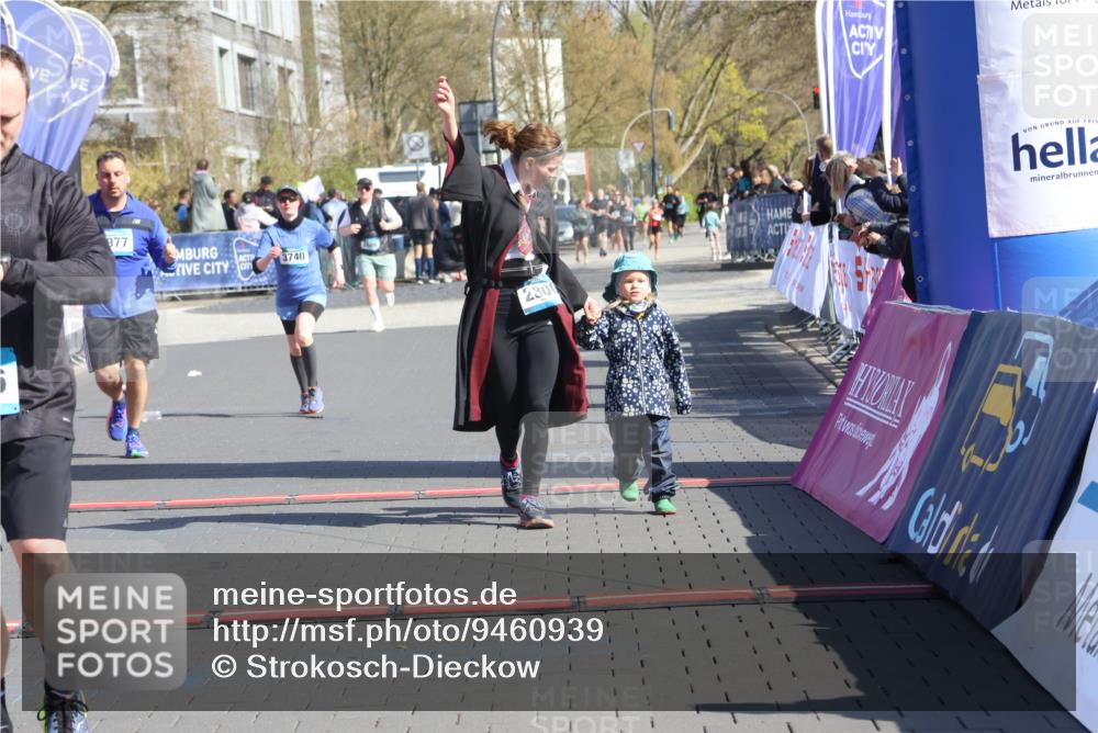 12.04.2026 - 45. Internationalen Wilhelmsburger Insellauf Strokosch-Dieckow http://msf.ph/oto/9460939 12.04.2026 11:08:37 Ziel 4956, 3397, 2800, 4977, 3740 meine-sportfotos.de