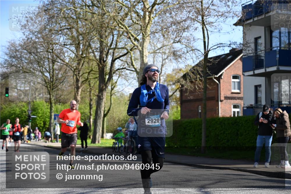12.04.2026 - 45. Internationalen Wilhelmsburger Insellauf J. Mangold http://msf.ph/oto/9460945 12.04.2026 10:44:46 Ziel 5805, 2920, 3173, 2190, 4914, 5341, 5435, 5563, 2075, 2810, 3408, 4739, 3416, 2899, 4785, 3566, 5037, 5046, 3747, 3054, 2376, 2300, 3334, 4958, 3500, 4928 meine-sportfotos.de