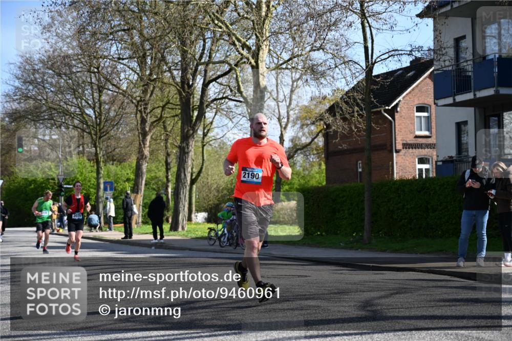 12.04.2026 - 45. Internationalen Wilhelmsburger Insellauf J. Mangold http://msf.ph/oto/9460961 12.04.2026 10:44:48 Ziel 5805, 2920, 3173, 2190, 4914, 5341, 5435, 5563, 2075, 2810, 3408, 4739, 3416, 2899, 4785, 3566, 5037, 5046, 3747, 3054, 2376, 2376, 2300, 3334, 4958, 3500, 4928, 4333, 2301, 2995 meine-sportfotos.de