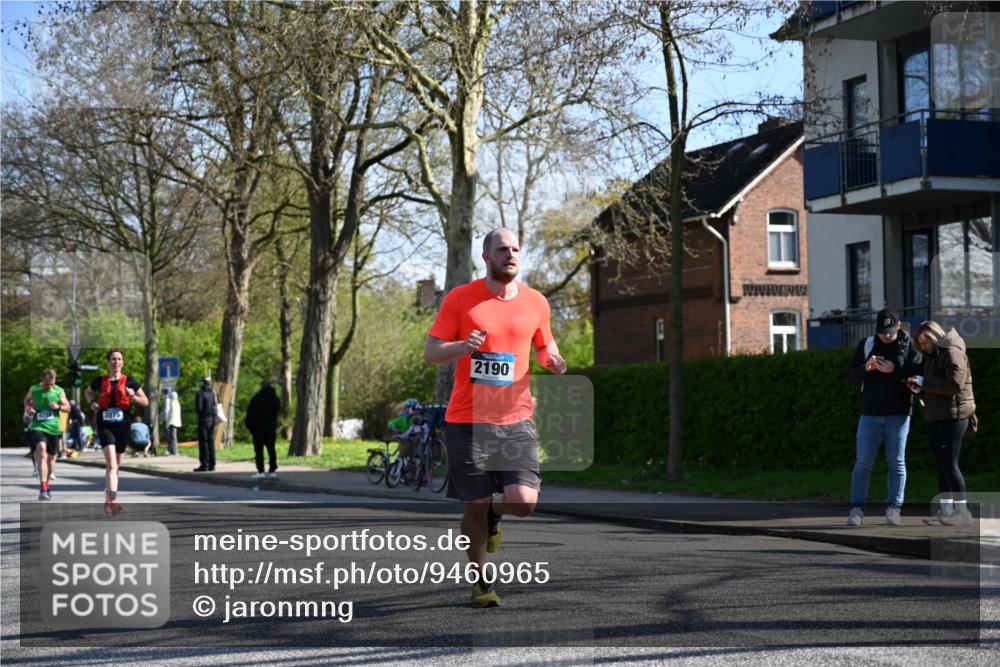 12.04.2026 - 45. Internationalen Wilhelmsburger Insellauf J. Mangold http://msf.ph/oto/9460965 12.04.2026 10:44:48 Ziel 5805, 2920, 3173, 2190, 4914, 5341, 5435, 5563, 2075, 2810, 3408, 4739, 3416, 2899, 4785, 3566, 5037, 5046, 3747, 3054, 2376, 2376, 2300, 3334, 4958, 3500, 4928, 4333, 2301, 2995 meine-sportfotos.de