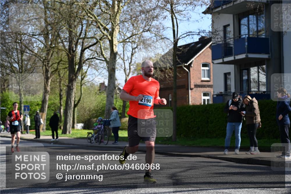 12.04.2026 - 45. Internationalen Wilhelmsburger Insellauf J. Mangold http://msf.ph/oto/9460968 12.04.2026 10:44:48 Ziel 5805, 2920, 3173, 2190, 4914, 5341, 5435, 5563, 2075, 2810, 3408, 4739, 3416, 2899, 4785, 3566, 5037, 5046, 3747, 3054, 2376, 2376, 2300, 3334, 4958, 3500, 4928, 4333, 2301, 2995 meine-sportfotos.de