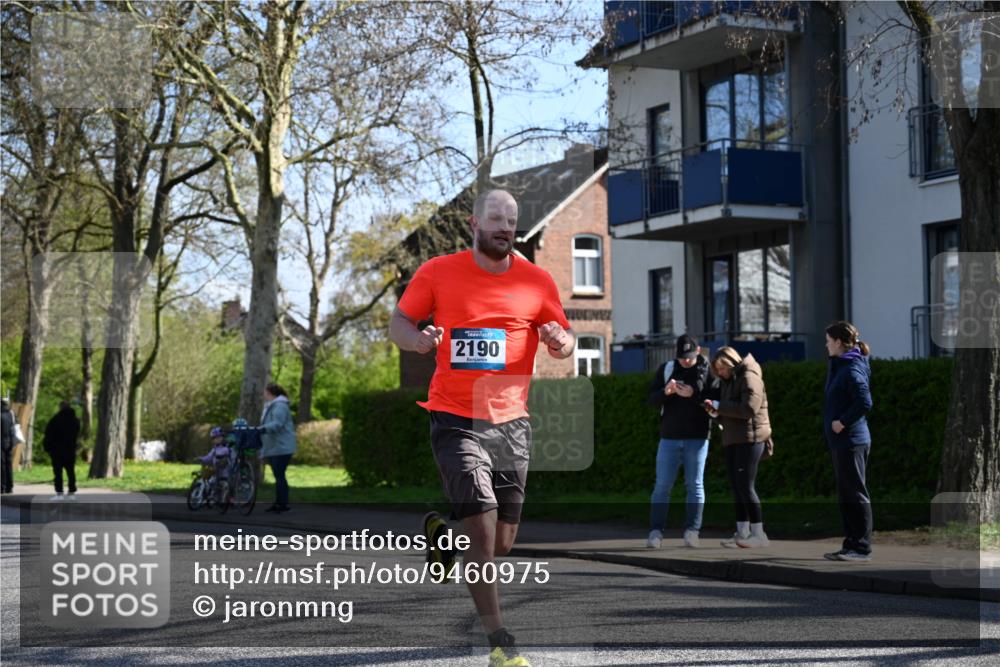 12.04.2026 - 45. Internationalen Wilhelmsburger Insellauf J. Mangold http://msf.ph/oto/9460975 12.04.2026 10:44:49 Ziel 5805, 2920, 3173, 2190, 4914, 5341, 5435, 5563, 2075, 2810, 3408, 4739, 3416, 2899, 4785, 3566, 5037, 5046, 3747, 3054, 2376, 2300, 3334, 4958, 3500, 4928, 4333, 2301, 2995, 2134 meine-sportfotos.de