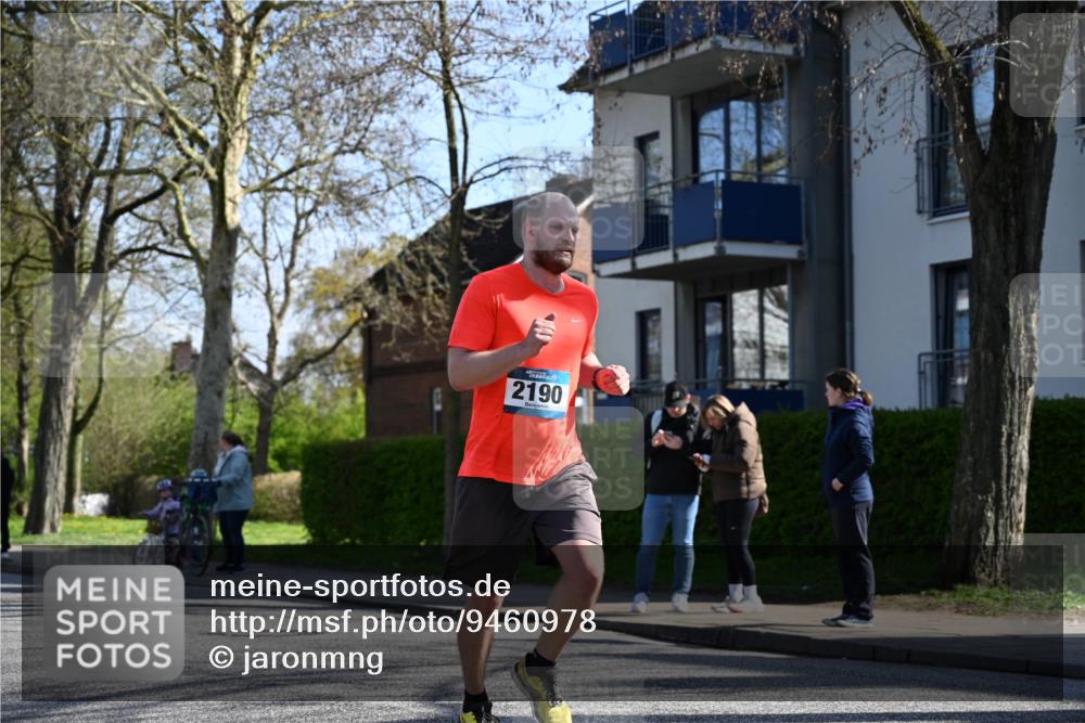 12.04.2026 - 45. Internationalen Wilhelmsburger Insellauf J. Mangold http://msf.ph/oto/9460978 12.04.2026 10:44:49 Ziel 5805, 2920, 3173, 2190, 4914, 5341, 5435, 5563, 2075, 2810, 3408, 4739, 3416, 2899, 4785, 3566, 5037, 5046, 3747, 3054, 2376, 2300, 3334, 4958, 3500, 4928, 4333, 2301, 2995, 2134 meine-sportfotos.de