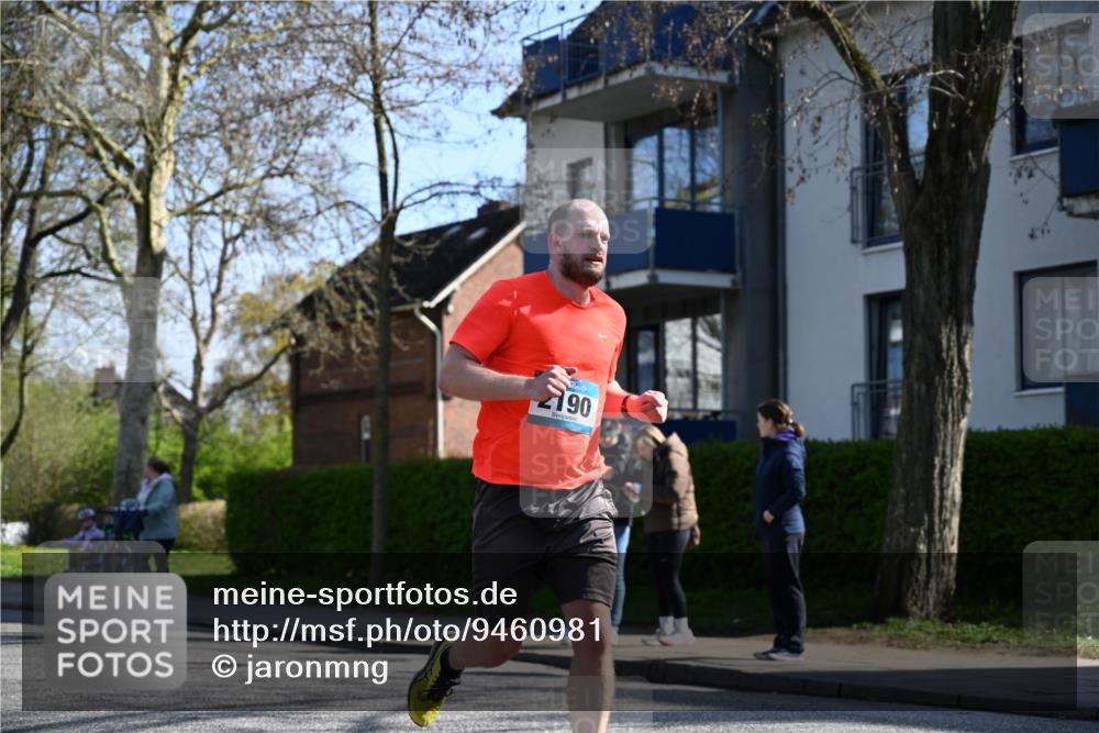 12.04.2026 - 45. Internationalen Wilhelmsburger Insellauf J. Mangold http://msf.ph/oto/9460981 12.04.2026 10:44:49 Ziel 5805, 2920, 3173, 2190, 4914, 5341, 5435, 5563, 2075, 2810, 3408, 4739, 3416, 2899, 4785, 3566, 5037, 5046, 3747, 3054, 2376, 2300, 3334, 4958, 3500, 4928, 4333, 2301, 2995, 2134 meine-sportfotos.de