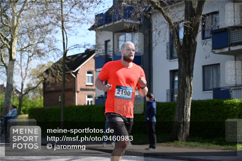 12.04.2026 - 45. Internationalen Wilhelmsburger Insellauf J. Mangold http://msf.ph/oto/9460983 12.04.2026 10:44:49 Ziel 5805, 2920, 3173, 2190, 4914, 5341, 5435, 5563, 2075, 2810, 3408, 4739, 3416, 2899, 4785, 3566, 5037, 5046, 3747, 3054, 2376, 2300, 3334, 4958, 3500, 4928, 4333, 2301, 2995, 2134 meine-sportfotos.de