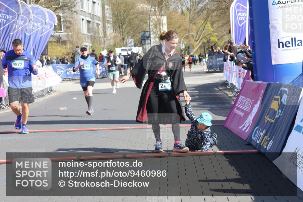 12.04.2026 - 45. Internationalen Wilhelmsburger Insellauf Strokosch-Dieckow http://msf.ph/oto/9460986 12.04.2026 11:08:38 Ziel 4956, 3397, 2800, 4977, 3740 meine-sportfotos.de