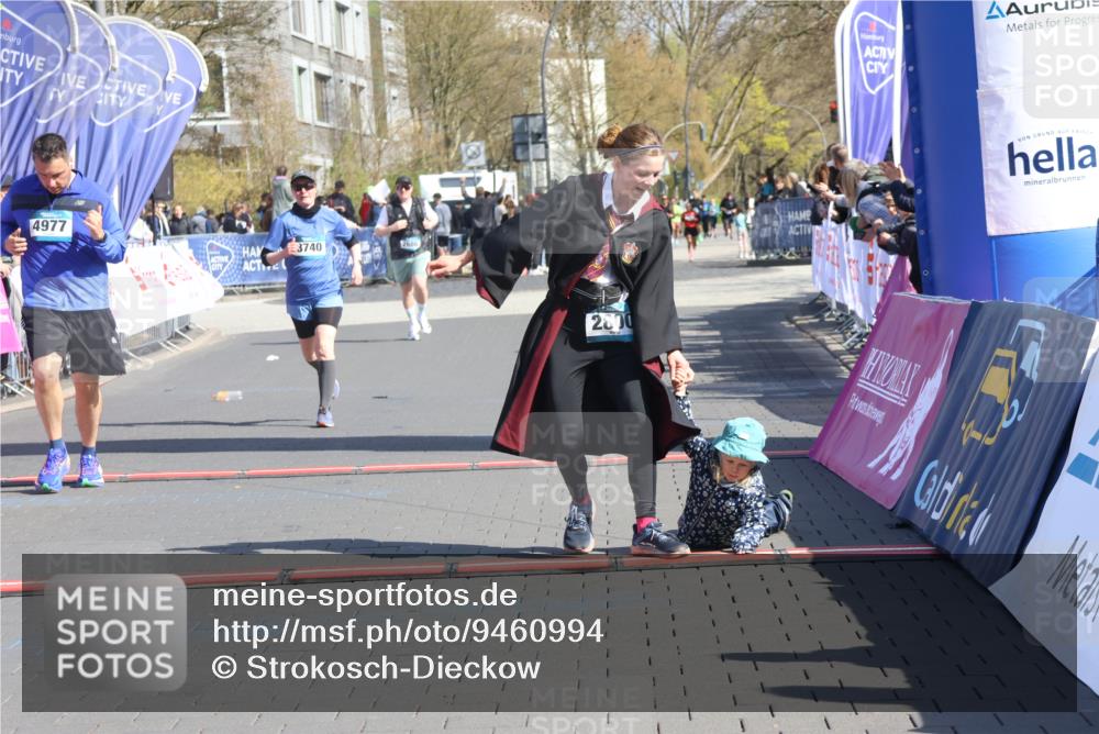 12.04.2026 - 45. Internationalen Wilhelmsburger Insellauf Strokosch-Dieckow http://msf.ph/oto/9460994 12.04.2026 11:08:38 Ziel 4956, 3397, 2800, 4977, 3740 meine-sportfotos.de