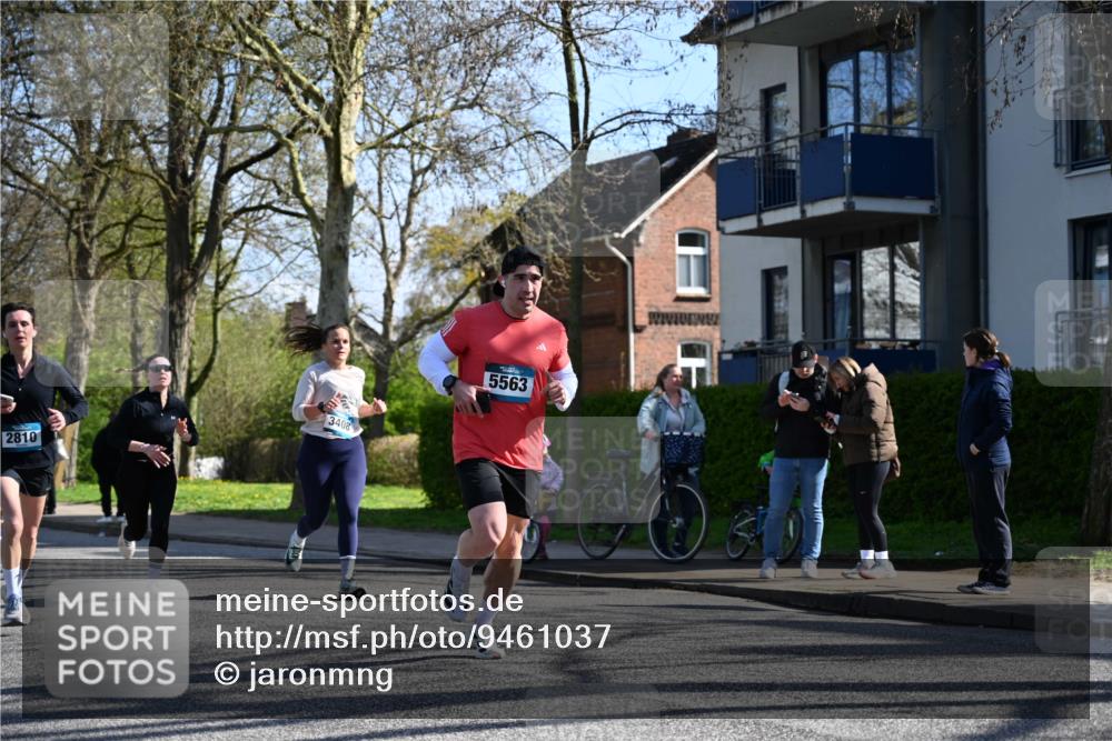 12.04.2026 - 45. Internationalen Wilhelmsburger Insellauf J. Mangold http://msf.ph/oto/9461037 12.04.2026 10:44:55 Ziel 3173, 2190, 4914, 5341, 5435, 5563, 2075, 2810, 3408, 4739, 3416, 2899, 4785, 3566, 5037, 5046, 3747, 3054, 2376, 2300, 3334, 4958, 3500, 4928, 4333, 2301, 2995, 2134, 3369, 4635, 3772 meine-sportfotos.de