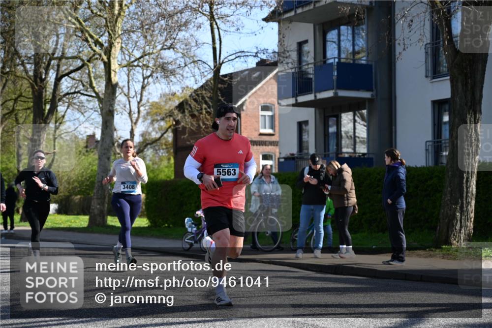 12.04.2026 - 45. Internationalen Wilhelmsburger Insellauf J. Mangold http://msf.ph/oto/9461041 12.04.2026 10:44:55 Ziel 3173, 2190, 4914, 5341, 5435, 5563, 2075, 2810, 3408, 4739, 3416, 2899, 4785, 3566, 5037, 5046, 3747, 3054, 2376, 2300, 3334, 4958, 3500, 4928, 4333, 2301, 2995, 2134, 3369, 4635, 3772 meine-sportfotos.de