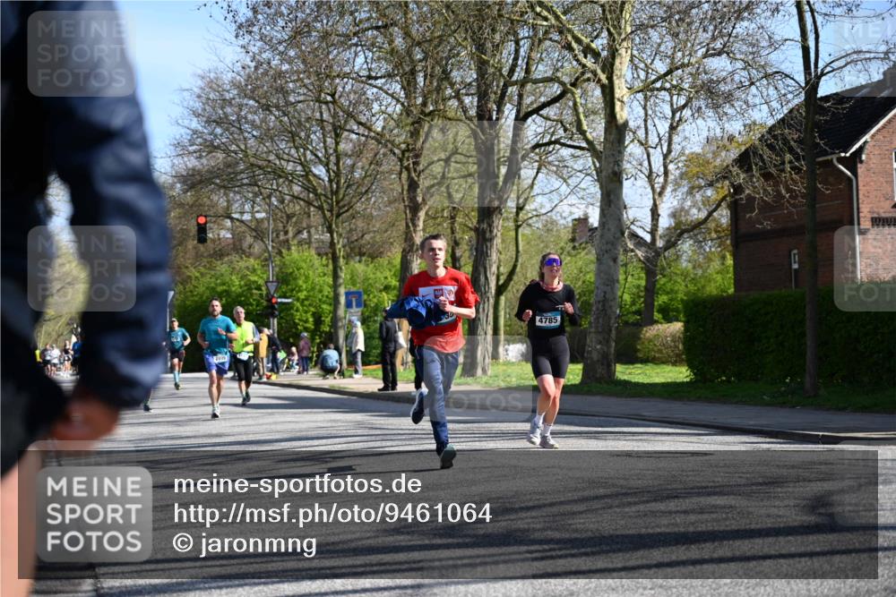12.04.2026 - 45. Internationalen Wilhelmsburger Insellauf J. Mangold http://msf.ph/oto/9461064 12.04.2026 10:44:58 Ziel 3173, 2190, 4914, 5341, 5435, 5563, 2075, 2810, 3408, 4739, 3416, 2899, 4785, 3566, 5037, 5046, 3747, 3054, 2376, 2300, 3334, 4958, 3500, 4928, 4333, 2301, 2995, 2134, 3369, 4635, 3772, 3337, 3680 meine-sportfotos.de