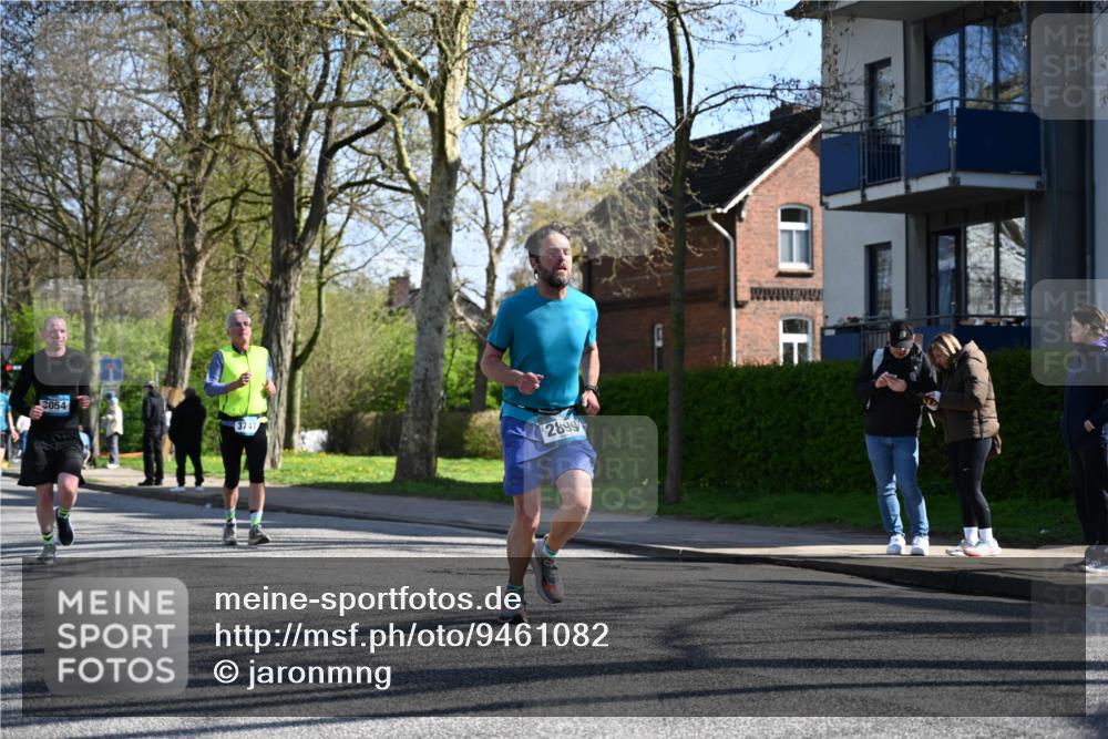 12.04.2026 - 45. Internationalen Wilhelmsburger Insellauf J. Mangold http://msf.ph/oto/9461082 12.04.2026 10:45:03 Ziel 5435, 5563, 2075, 2810, 3408, 4739, 3416, 2899, 4785, 3566, 5037, 5046, 3747, 3054, 2376, 2300, 3334, 2300, 3334, 4958, 3500, 4928, 4333, 2301, 2995, 2134, 3369, 4635, 3772, 3337, 3680, 5325, 3653, 4139, 4531, 5694 meine-sportfotos.de