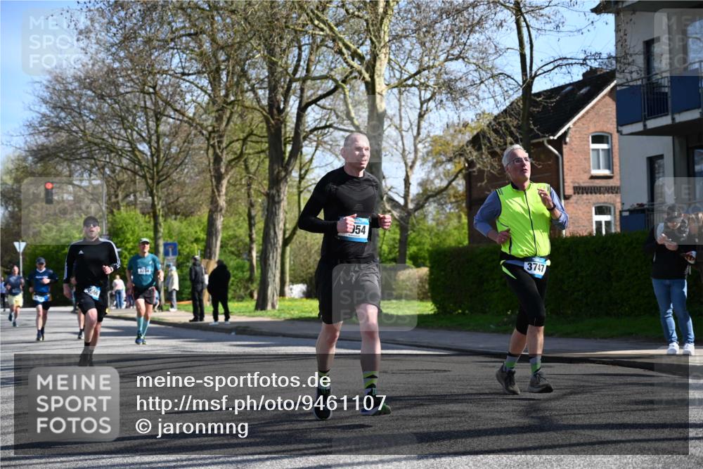 12.04.2026 - 45. Internationalen Wilhelmsburger Insellauf J. Mangold http://msf.ph/oto/9461107 12.04.2026 10:45:06 Ziel 2810, 3408, 4739, 3416, 2899, 4785, 3566, 5037, 5046, 3747, 3054, 2376, 2300, 3334, 4958, 3500, 4928, 4333, 2301, 2995, 2134, 3369, 4635, 3772, 3337, 3680, 5325, 3653, 4139, 4531, 5694, 2216, 3430, 5594, 4481 meine-sportfotos.de