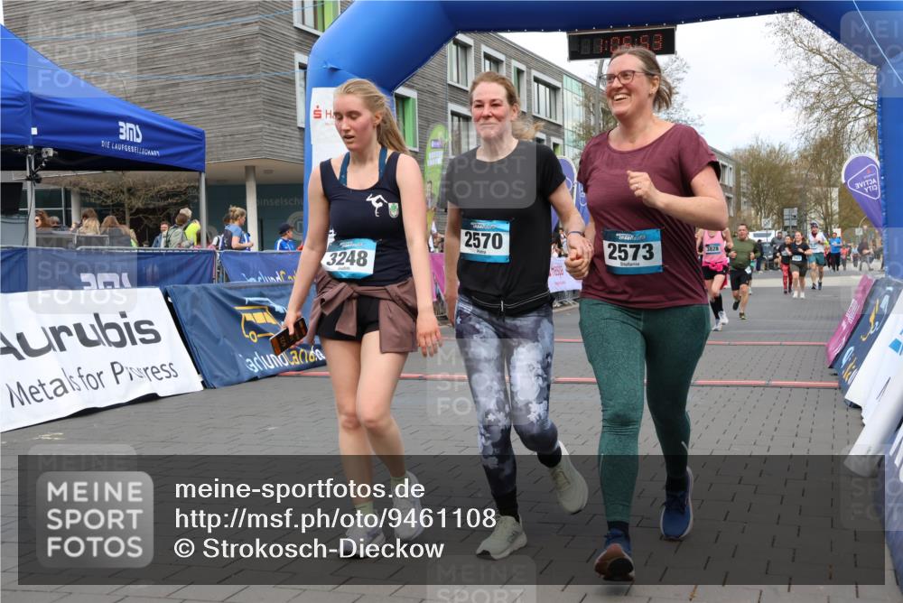 12.04.2026 - 45. Internationalen Wilhelmsburger Insellauf Strokosch-Dieckow http://msf.ph/oto/9461108 12.04.2026 13:18:52 Ziel 3248, 2570, 2573, 3277, 3828, 4948, 5488 meine-sportfotos.de