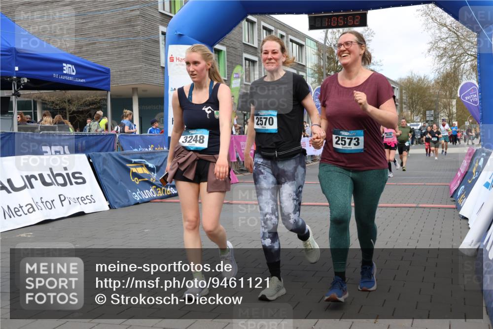 12.04.2026 - 45. Internationalen Wilhelmsburger Insellauf Strokosch-Dieckow http://msf.ph/oto/9461121 12.04.2026 13:18:52 Ziel 3248, 2570, 2573, 3277, 3828, 4948, 5488 meine-sportfotos.de