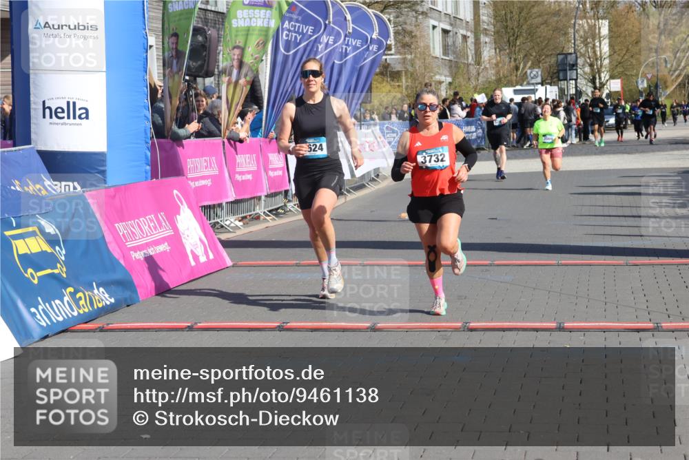 12.04.2026 - 45. Internationalen Wilhelmsburger Insellauf Strokosch-Dieckow http://msf.ph/oto/9461138 12.04.2026 11:08:57 Ziel 4624, 3732, 4232 meine-sportfotos.de