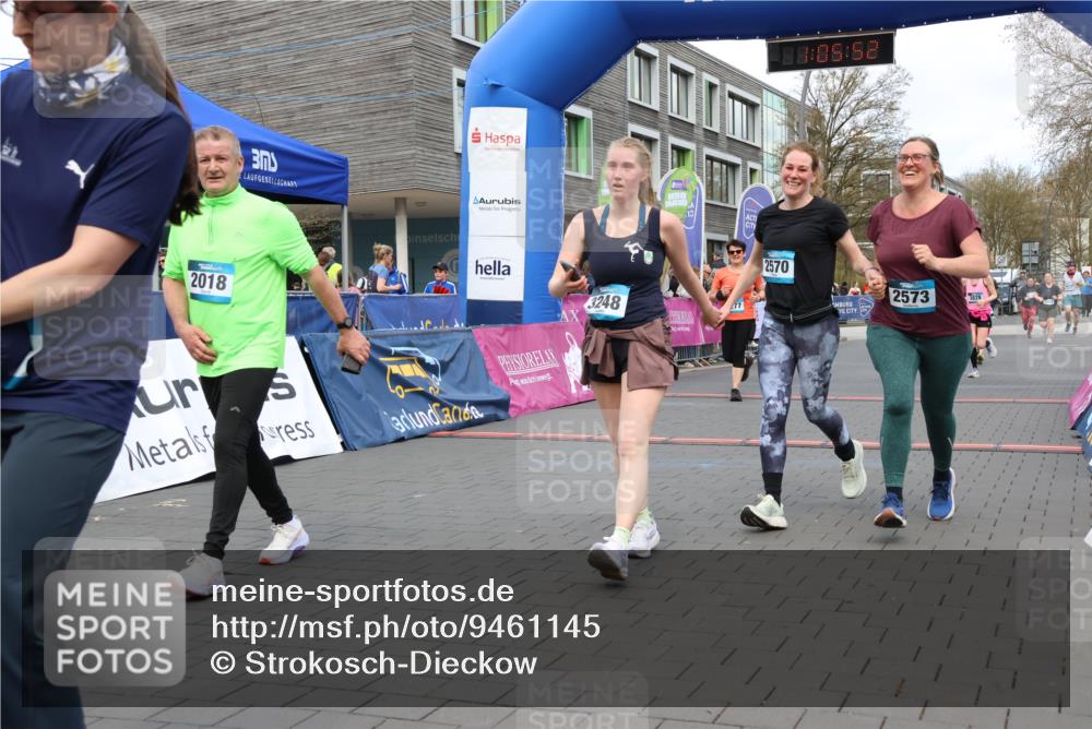 12.04.2026 - 45. Internationalen Wilhelmsburger Insellauf Strokosch-Dieckow http://msf.ph/oto/9461145 12.04.2026 13:18:51 Ziel 2961, 3248, 2570, 2573, 3277, 3828, 4948, 5488 meine-sportfotos.de
