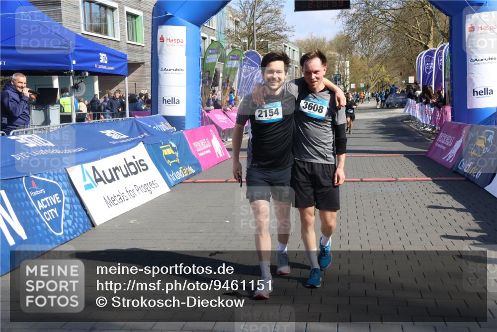 12.04.2026 - 45. Internationalen Wilhelmsburger Insellauf Strokosch-Dieckow http://msf.ph/oto/9461151 12.04.2026 10:50:58 Ziel 4903 meine-sportfotos.de