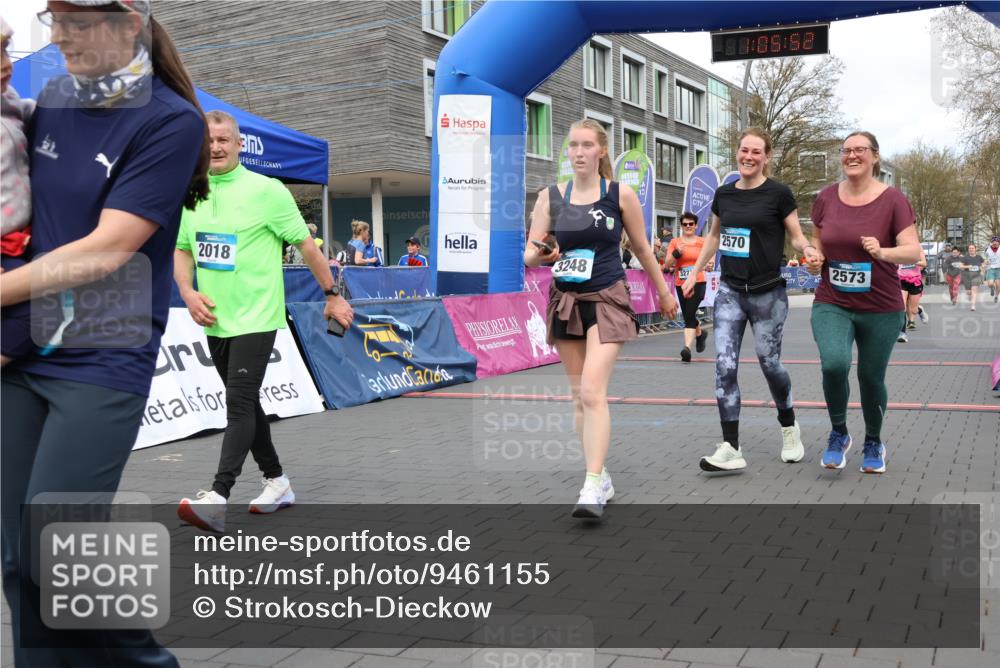 12.04.2026 - 45. Internationalen Wilhelmsburger Insellauf Strokosch-Dieckow http://msf.ph/oto/9461155 12.04.2026 13:18:51 Ziel 2961, 3248, 2570, 2573, 3277, 3828, 4948, 5488 meine-sportfotos.de