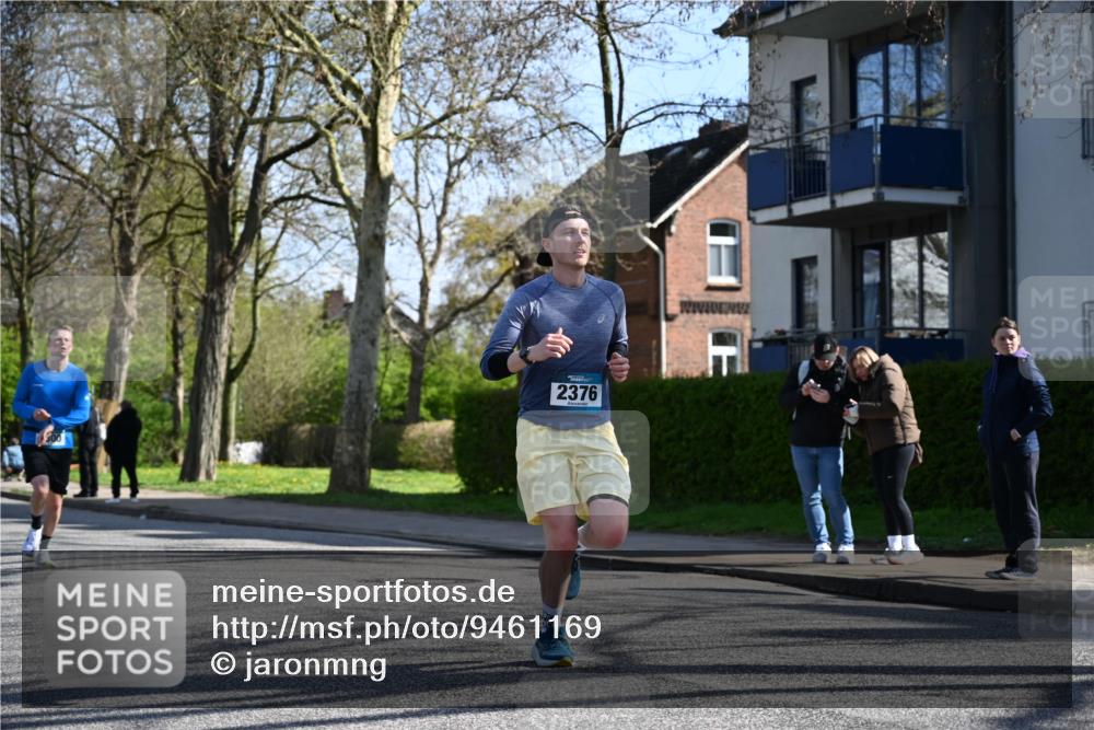 12.04.2026 - 45. Internationalen Wilhelmsburger Insellauf J. Mangold http://msf.ph/oto/9461169 12.04.2026 10:45:14 Ziel 2899, 4785, 3566, 5037, 5046, 3747, 3054, 2376, 2300, 3334, 4958, 3500, 4928, 4333, 2301, 2995, 2134, 3369, 3369, 4635, 3772, 3337, 3680, 5325, 3653, 4139, 4531, 5694, 2216, 3430, 5594, 4481, 4682, 5664 meine-sportfotos.de
