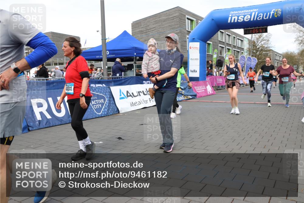 12.04.2026 - 45. Internationalen Wilhelmsburger Insellauf Strokosch-Dieckow http://msf.ph/oto/9461182 12.04.2026 13:18:50 Ziel 2961, 3248, 2570, 2573, 3277, 3828 meine-sportfotos.de