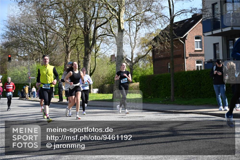 12.04.2026 - 45. Internationalen Wilhelmsburger Insellauf J. Mangold http://msf.ph/oto/9461192 12.04.2026 10:45:21 Ziel 5037, 5046, 3747, 3054, 2376, 2300, 3334, 4958, 3500, 4928, 4333, 2301, 2995, 2134, 3369, 4635, 3772, 3337, 3337, 3680, 5325, 3653, 4139, 4531, 5694, 2216, 3430, 5594, 4481, 4682, 5664, 3172, 2691, 3256, 3848, 3849, 5690 meine-sportfotos.de