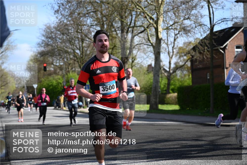 12.04.2026 - 45. Internationalen Wilhelmsburger Insellauf J. Mangold http://msf.ph/oto/9461218 12.04.2026 10:45:24 Ziel 3054, 2376, 2300, 3334, 4958, 3500, 4928, 4333, 2301, 2995, 2134, 3369, 4635, 3772, 3337, 3680, 5325, 3653, 4139, 4531, 5694, 2216, 3430, 5594, 4481, 4682, 5664, 3172, 2691, 3256, 3848, 3849, 5690, 4182, 2460 meine-sportfotos.de