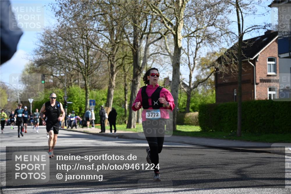 12.04.2026 - 45. Internationalen Wilhelmsburger Insellauf J. Mangold http://msf.ph/oto/9461224 12.04.2026 10:45:28 Ziel 2300, 3334, 4958, 3500, 4928, 4333, 2301, 2995, 2134, 3369, 4635, 3772, 3337, 3680, 5325, 3653, 4139, 4531, 5694, 2216, 3430, 2216, 3430, 5594, 4481, 4682, 5664, 3172, 2691, 3256, 3848, 3849, 5690, 4182, 2460, 2706, 4357, 3952 meine-sportfotos.de