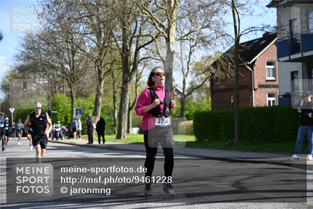 12.04.2026 - 45. Internationalen Wilhelmsburger Insellauf J. Mangold http://msf.ph/oto/9461228 12.04.2026 10:45:28 Ziel 2300, 3334, 4958, 3500, 4928, 4333, 2301, 2995, 2134, 3369, 4635, 3772, 3337, 3680, 5325, 3653, 4139, 4531, 5694, 2216, 3430, 2216, 3430, 5594, 4481, 4682, 5664, 3172, 2691, 3256, 3848, 3849, 5690, 4182, 2460, 2706, 4357, 3952 meine-sportfotos.de