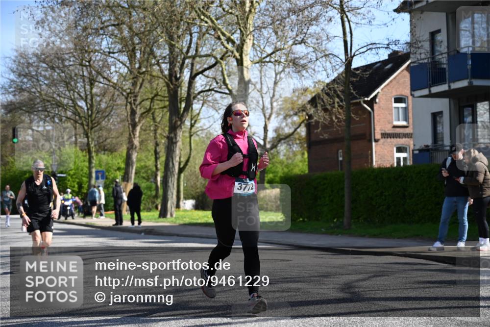 12.04.2026 - 45. Internationalen Wilhelmsburger Insellauf J. Mangold http://msf.ph/oto/9461229 12.04.2026 10:45:28 Ziel 2300, 3334, 4958, 3500, 4928, 4333, 2301, 2995, 2134, 3369, 4635, 3772, 3337, 3680, 5325, 3653, 4139, 4531, 5694, 2216, 3430, 2216, 3430, 5594, 4481, 4682, 5664, 3172, 2691, 3256, 3848, 3849, 5690, 4182, 2460, 2706, 4357, 3952 meine-sportfotos.de