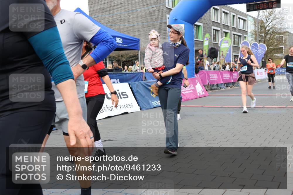12.04.2026 - 45. Internationalen Wilhelmsburger Insellauf Strokosch-Dieckow http://msf.ph/oto/9461233 12.04.2026 13:18:50 Ziel 2961, 3248, 2570, 2573, 3277, 3828 meine-sportfotos.de