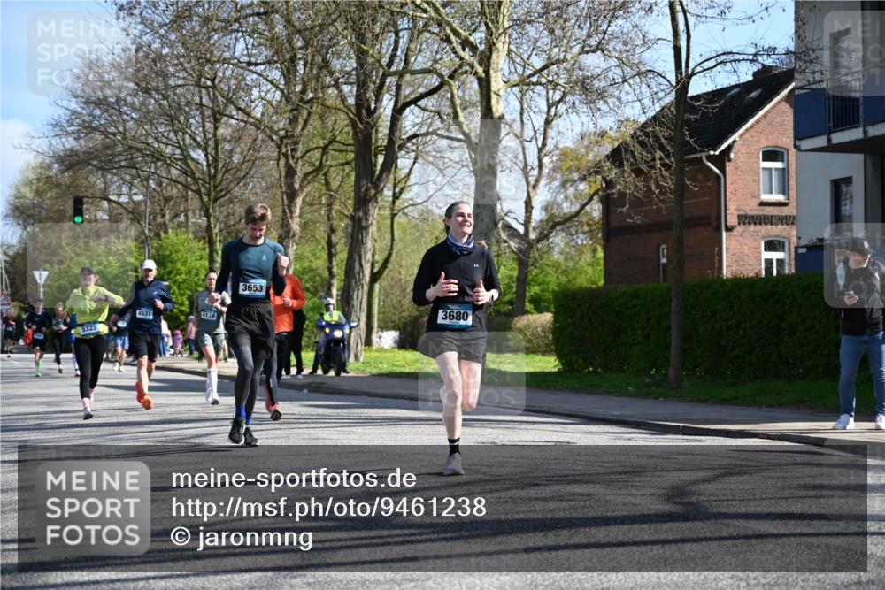 12.04.2026 - 45. Internationalen Wilhelmsburger Insellauf J. Mangold http://msf.ph/oto/9461238 12.04.2026 10:45:34 Ziel 4928, 4333, 2301, 2995, 2134, 3369, 4635, 3772, 3337, 3680, 5325, 3653, 4139, 4531, 5694, 2216, 3430, 5594, 4481, 4682, 5664, 3172, 2691, 3256, 3848, 3849, 5690, 4182, 4182, 2460, 2706, 4357, 3952 meine-sportfotos.de