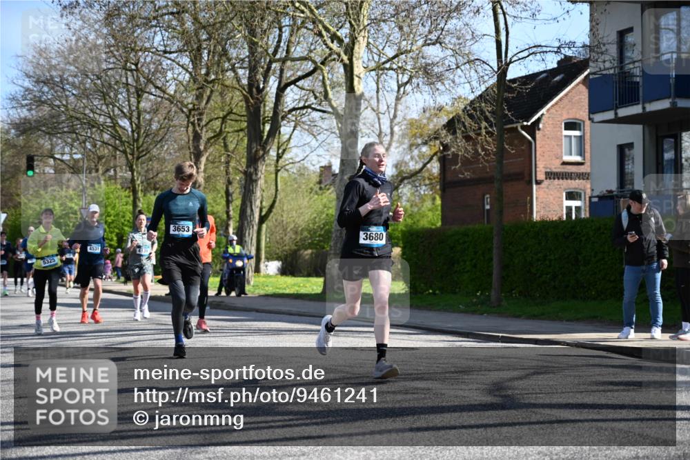 12.04.2026 - 45. Internationalen Wilhelmsburger Insellauf J. Mangold http://msf.ph/oto/9461241 12.04.2026 10:45:34 Ziel 4928, 4333, 2301, 2995, 2134, 3369, 4635, 3772, 3337, 3680, 5325, 3653, 4139, 4531, 5694, 2216, 3430, 5594, 4481, 4682, 5664, 3172, 2691, 3256, 3848, 3849, 5690, 4182, 4182, 2460, 2706, 4357, 3952 meine-sportfotos.de