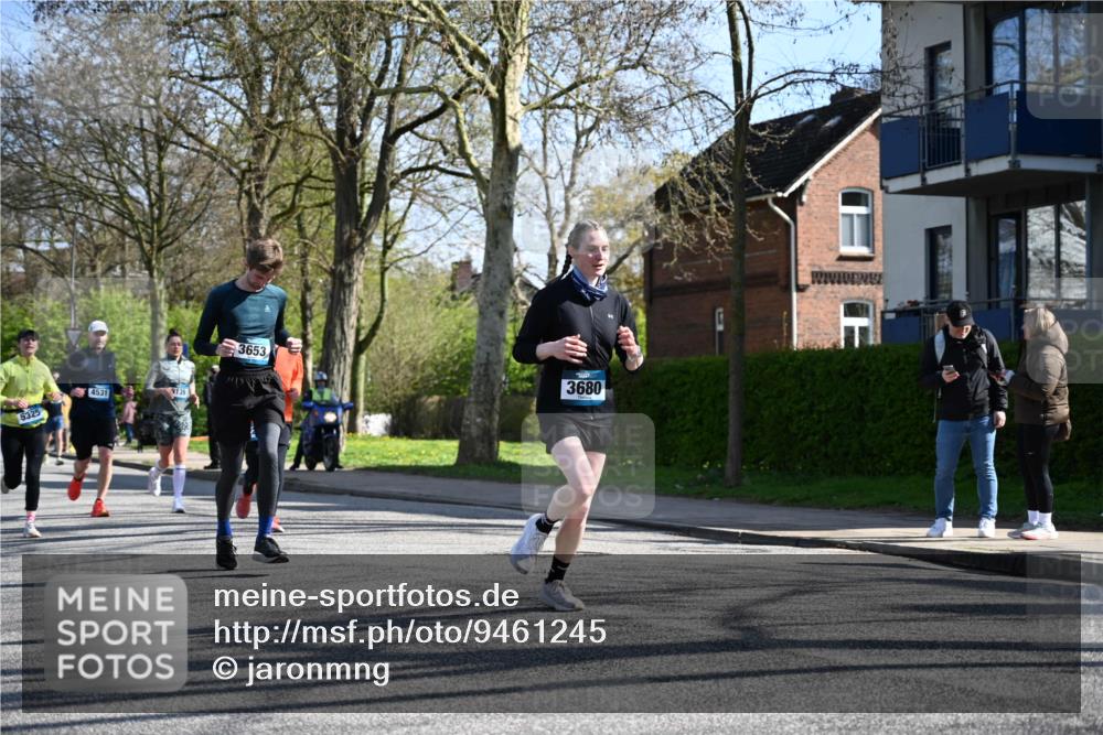 12.04.2026 - 45. Internationalen Wilhelmsburger Insellauf J. Mangold http://msf.ph/oto/9461245 12.04.2026 10:45:34 Ziel 4928, 4333, 2301, 2995, 2134, 3369, 4635, 3772, 3337, 3680, 5325, 3653, 4139, 4531, 5694, 2216, 3430, 5594, 4481, 4682, 5664, 3172, 2691, 3256, 3848, 3849, 5690, 4182, 4182, 2460, 2706, 4357, 3952 meine-sportfotos.de