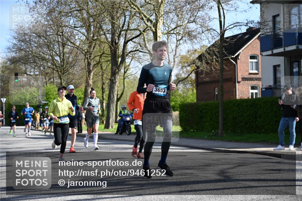 12.04.2026 - 45. Internationalen Wilhelmsburger Insellauf J. Mangold http://msf.ph/oto/9461252 12.04.2026 10:45:35 Ziel 4333, 2301, 2995, 2134, 3369, 4635, 3772, 3337, 3680, 5325, 3653, 4139, 4531, 5694, 2216, 3430, 5594, 4481, 4682, 5664, 3172, 2691, 3256, 3848, 3849, 5690, 4182, 2460, 2706, 4357, 3952 meine-sportfotos.de
