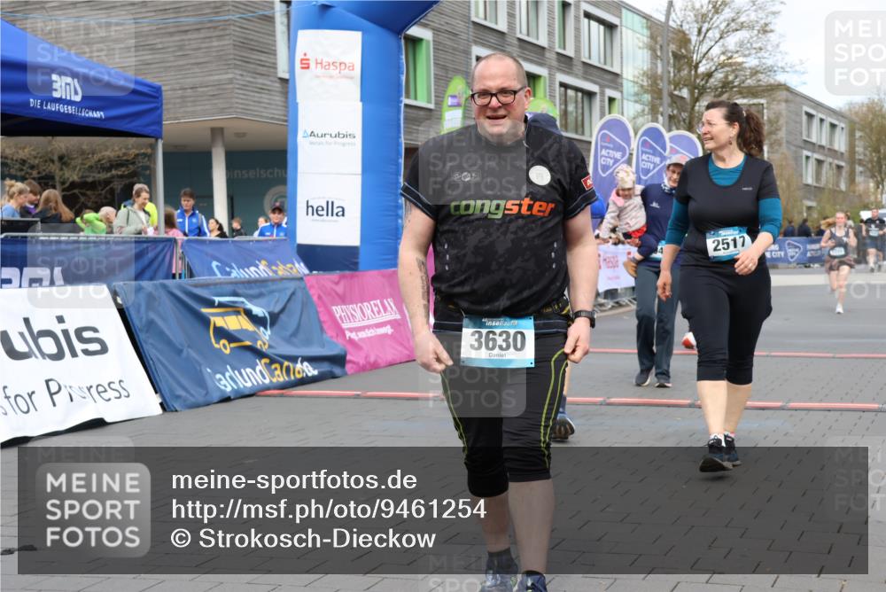 12.04.2026 - 45. Internationalen Wilhelmsburger Insellauf Strokosch-Dieckow http://msf.ph/oto/9461254 12.04.2026 13:18:45 Ziel 2516, 2517, 4031, 3694, 2018, 2961, 3248, 2570, 2573 meine-sportfotos.de
