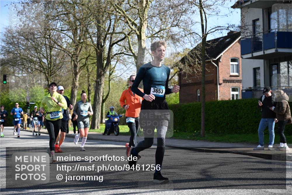 12.04.2026 - 45. Internationalen Wilhelmsburger Insellauf J. Mangold http://msf.ph/oto/9461256 12.04.2026 10:45:36 Ziel 4333, 2301, 2995, 2134, 3369, 4635, 3772, 3337, 3680, 5325, 3653, 4139, 4531, 5694, 2216, 3430, 5594, 4481, 4682, 5664, 3172, 2691, 3256, 3848, 3849, 5690, 4182, 2460, 2460, 2706, 4357, 3952, 4755 meine-sportfotos.de