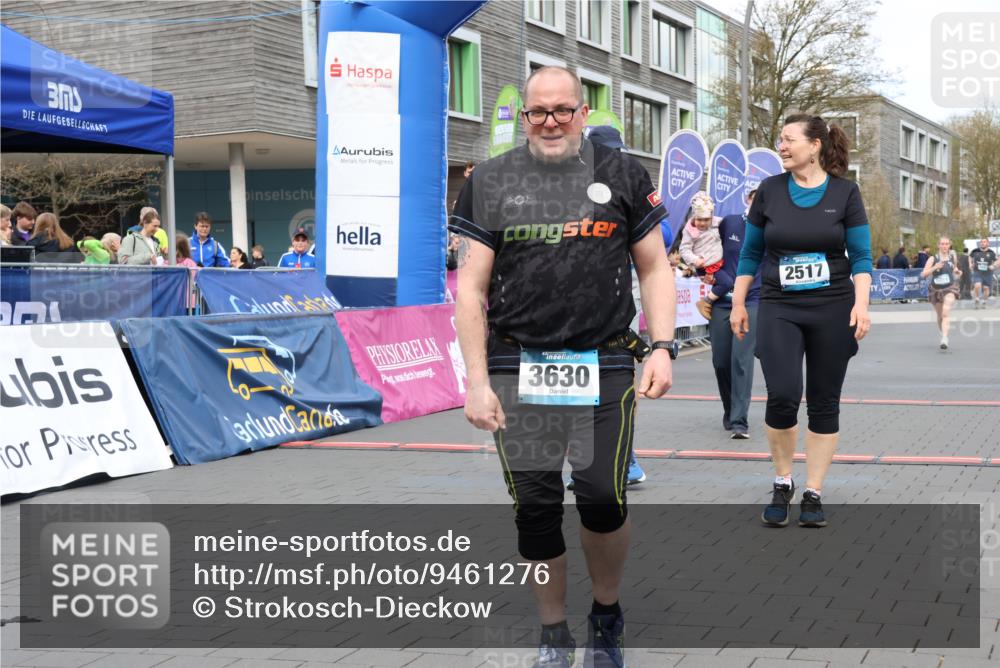 12.04.2026 - 45. Internationalen Wilhelmsburger Insellauf Strokosch-Dieckow http://msf.ph/oto/9461276 12.04.2026 13:18:44 Ziel 2516, 2517, 4031, 3694, 2018, 2961, 3248 meine-sportfotos.de