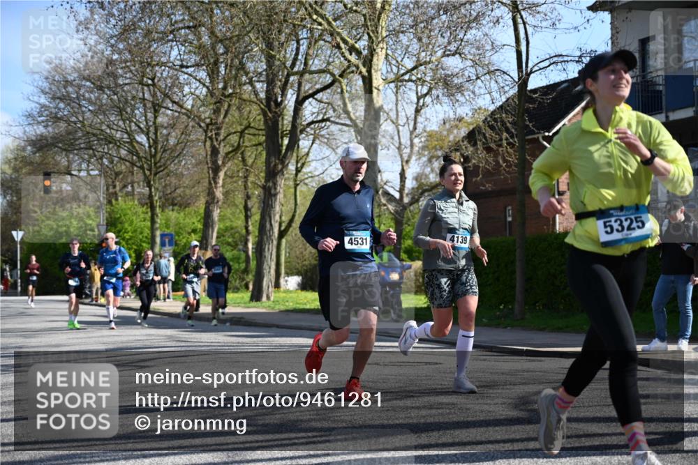 12.04.2026 - 45. Internationalen Wilhelmsburger Insellauf J. Mangold http://msf.ph/oto/9461281 12.04.2026 10:45:38 Ziel 2134, 3369, 4635, 3772, 3337, 3680, 5325, 3653, 4139, 4531, 5694, 2216, 3430, 5594, 4481, 4682, 5664, 5664, 3172, 2691, 3256, 3848, 3849, 5690, 4182, 2460, 2706, 4357, 3952, 4755, 3480, 5050 meine-sportfotos.de
