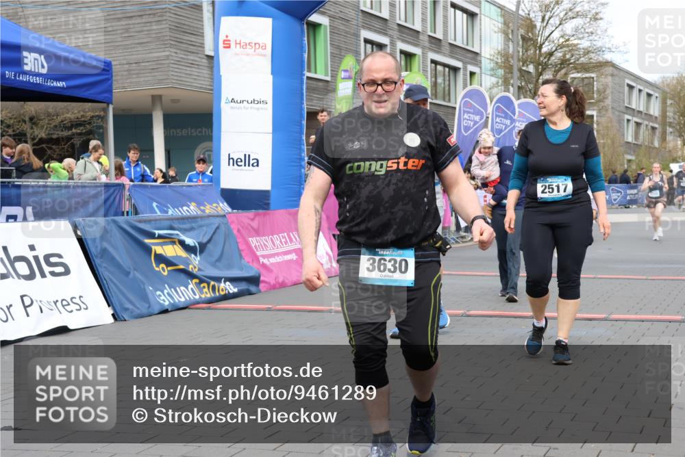 12.04.2026 - 45. Internationalen Wilhelmsburger Insellauf Strokosch-Dieckow http://msf.ph/oto/9461289 12.04.2026 13:18:44 Ziel 2516, 2517, 4031, 3694, 2018, 2961, 3248 meine-sportfotos.de