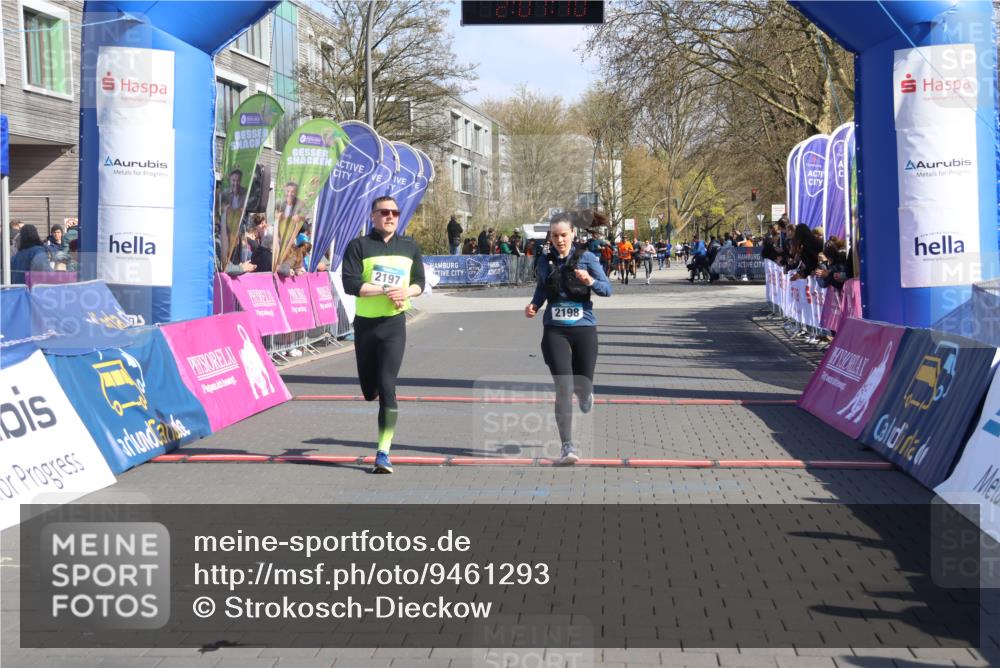 12.04.2026 - 45. Internationalen Wilhelmsburger Insellauf Strokosch-Dieckow http://msf.ph/oto/9461293 12.04.2026 10:51:09 Ziel 2198, 2197 meine-sportfotos.de