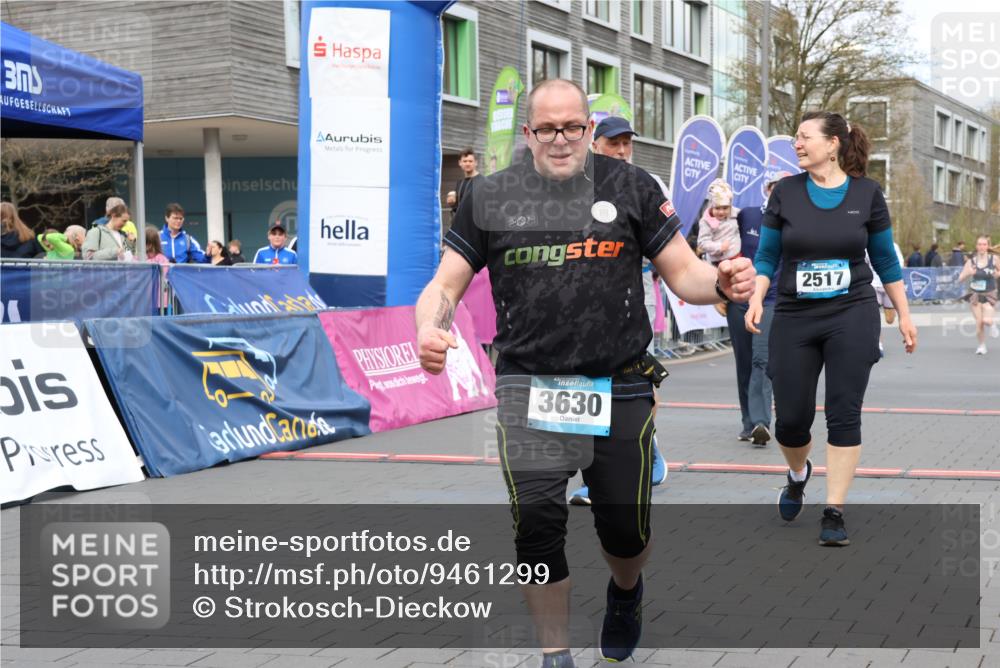 12.04.2026 - 45. Internationalen Wilhelmsburger Insellauf Strokosch-Dieckow http://msf.ph/oto/9461299 12.04.2026 13:18:44 Ziel 2516, 2517, 4031, 3694, 2018, 2961, 3248 meine-sportfotos.de