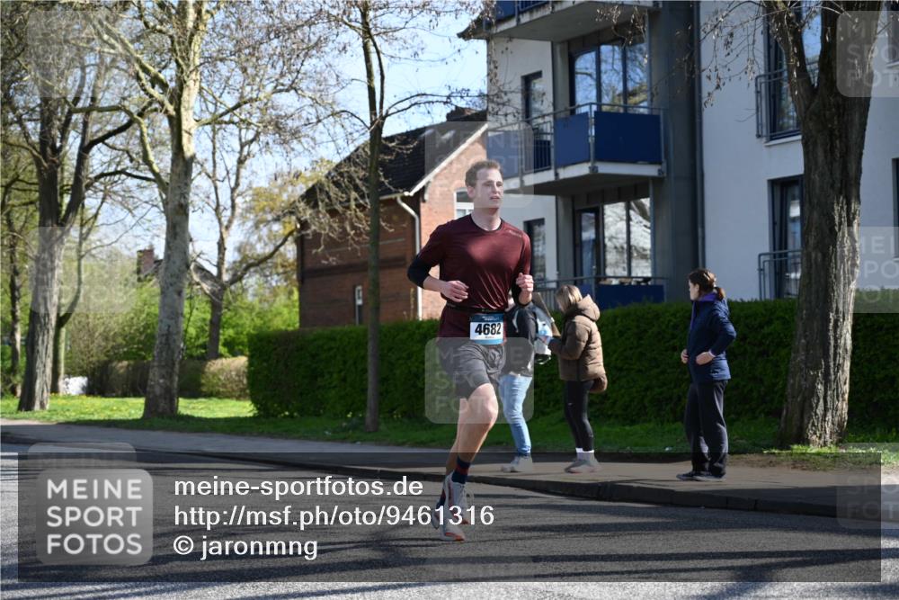 12.04.2026 - 45. Internationalen Wilhelmsburger Insellauf J. Mangold http://msf.ph/oto/9461316 12.04.2026 10:45:48 Ziel 5325, 3653, 4139, 4531, 5694, 2216, 3430, 5594, 4481, 4682, 5664, 3172, 2691, 3256, 3848, 3849, 5690, 4182, 2460, 2460, 2706, 4357, 3952, 4755, 4755, 3480, 5050, 5598, 3635, 4762, 5466, 2596, 3008 meine-sportfotos.de