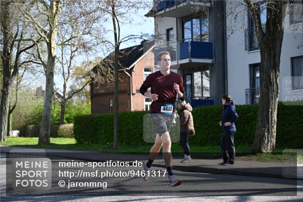 12.04.2026 - 45. Internationalen Wilhelmsburger Insellauf J. Mangold http://msf.ph/oto/9461317 12.04.2026 10:45:48 Ziel 5325, 3653, 4139, 4531, 5694, 2216, 3430, 5594, 4481, 4682, 5664, 3172, 2691, 3256, 3848, 3849, 5690, 4182, 2460, 2460, 2706, 4357, 3952, 4755, 4755, 3480, 5050, 5598, 3635, 4762, 5466, 2596, 3008 meine-sportfotos.de