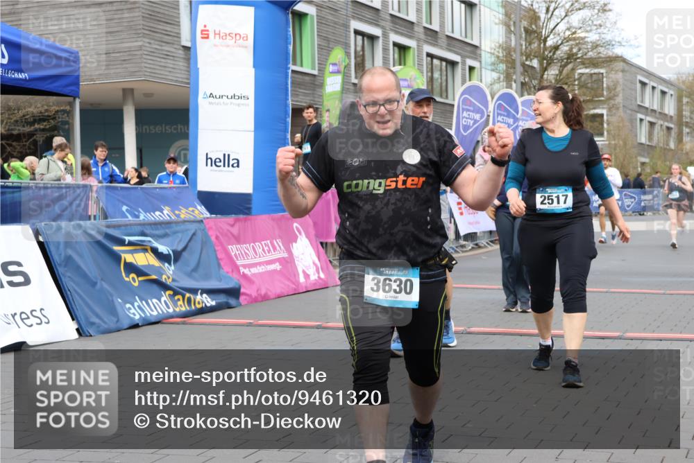 12.04.2026 - 45. Internationalen Wilhelmsburger Insellauf Strokosch-Dieckow http://msf.ph/oto/9461320 12.04.2026 13:18:44 Ziel 2516, 2517, 4031, 3694, 2018, 2961, 3248 meine-sportfotos.de