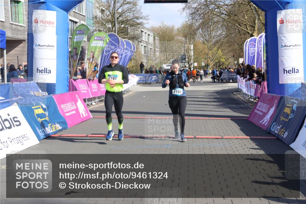12.04.2026 - 45. Internationalen Wilhelmsburger Insellauf Strokosch-Dieckow http://msf.ph/oto/9461324 12.04.2026 10:51:09 Ziel 2198, 2197 meine-sportfotos.de